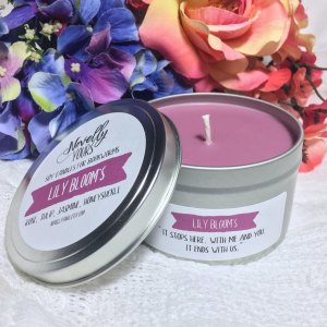 lily-blooms-candle